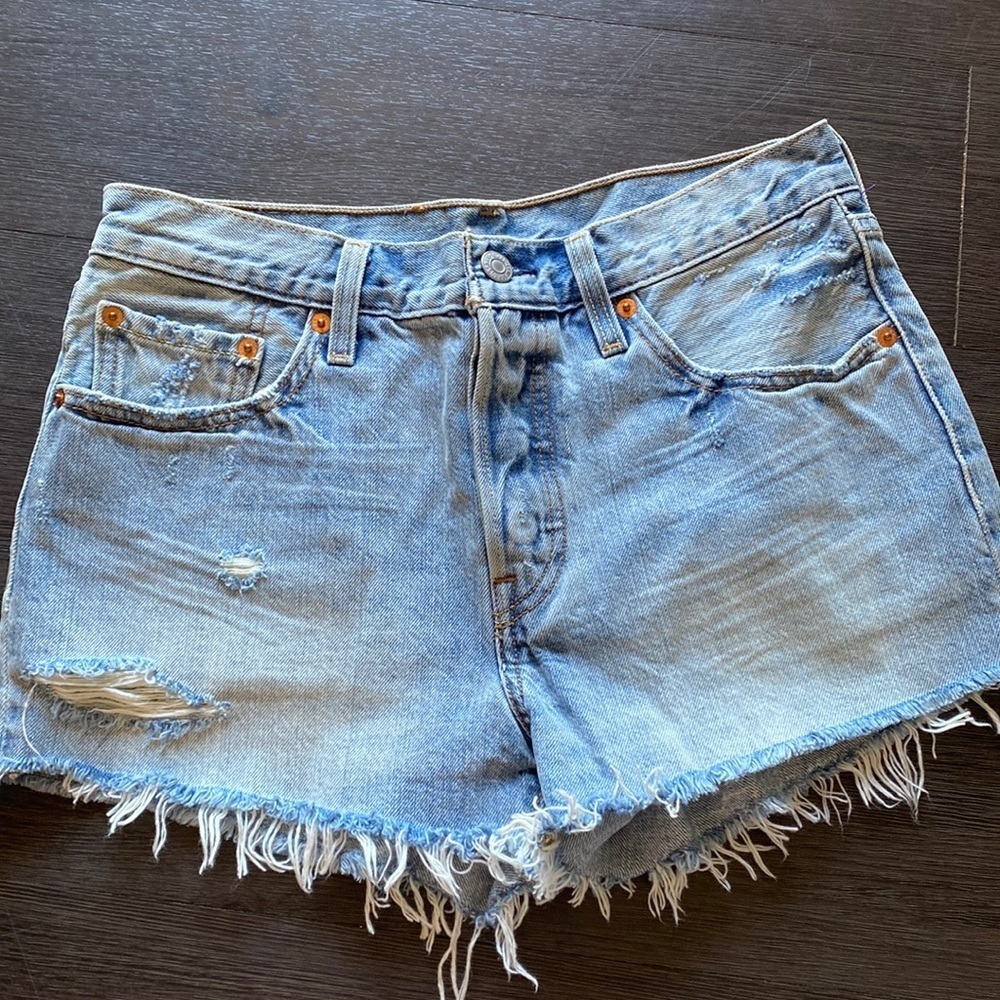 Levi’s 501 button fly jean shorts short distressed women’s 27